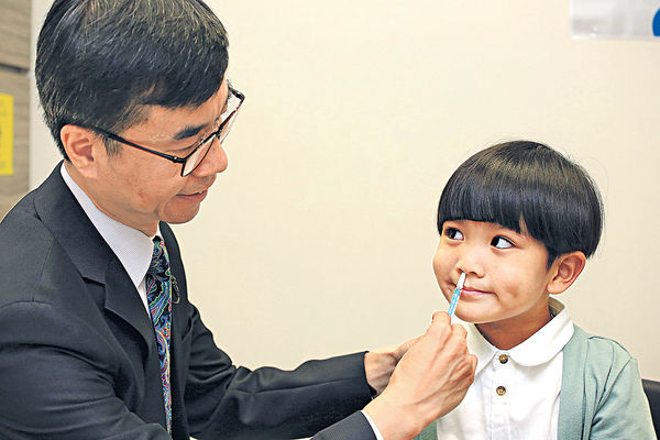 兒童噴鼻式流感疫苗無痛楚減哭鬧- 晴報- 港聞- 新聞二條- D190115